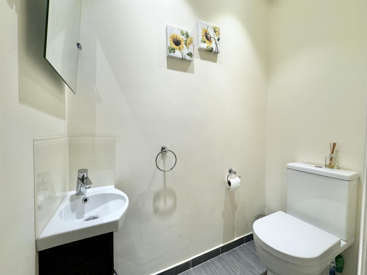 New Park Avenue, Palmers Green